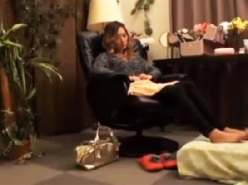 オイルエステで性衝動に駆られる人妻は本番マッサージを受け入れお掃除フェラチオまで