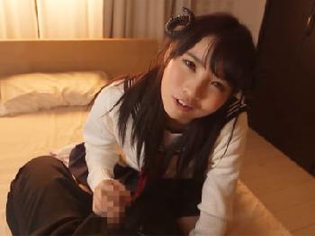 ペニス大好きな痴女サキュバス女子校生が大好物のいきり勃ったペニスを弄り倒し