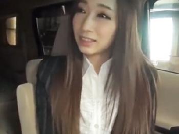 車内セックスに持ち込んで契約結ぼうとするビッチセールスレディ