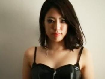 ボンテージ姿の痴女お姉さんがマゾ男に首輪を嵌めてペット調教性的逆暴行W