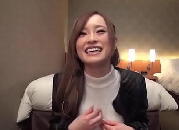 ネイリストをやってる24歳極上素人→美容系とは思えないくらいの卑猥なアヘ顔晒して半狂乱W