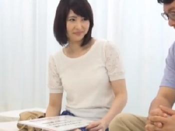 結婚6年めの素人人妻が童貞大学生を筆おろしW