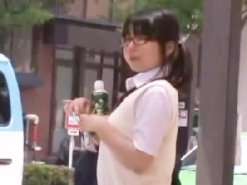 平凡な日常を送っていた地味メガネ女子校生が冷酷無慈悲な2穴中出し性暴行される