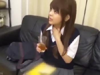 魅力的な女子校生に媚薬盛ってガクガクしてる所に情け無用のコンドーム未装着で孕ませ射精