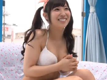 ぶりっ子ギャルな水着素人娘が童貞を自称する男優にハードピストンされてアヘ顔イキ