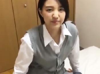 美少女女子校生のピチピチ膣内を生で堪能する援交ハメ撮り!!