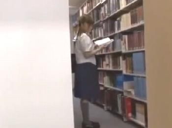 ムチッとした官能的な肉体の童顔なソープ嬢とコンドーム非装着の膣内射精交尾