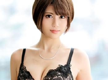 知的に見えて性的欲望の塊などエロな本性を隠し持つ女性会社員がガチ膣内絶頂!!