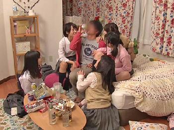 エロ度の増した酩酊女子校生たちが色仕掛けしてきて朝まで全員と連続セックス