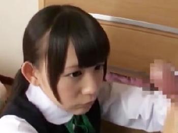 弟のいきり勃ったペニスを即尺フェラチオで鎮めてあげる神対応姉W