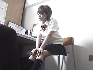 自分の将来の為には担任の先生にご奉仕する女子校生達