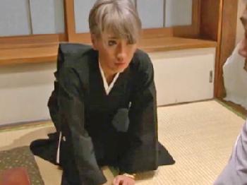 黒ギャル未亡人AIKAが夫の遺影の前で犯され不覚にも快楽エクスタシー