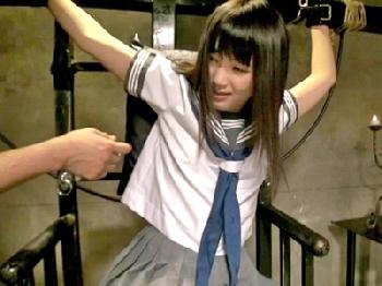 くすぐられて壊れるキミの顔が見たい、全身くすぐり体罰