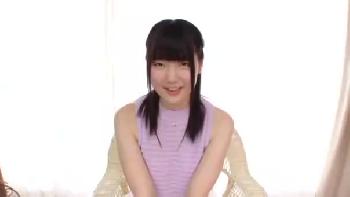 ピュアな黒髪18歳パイパン美少女ハメ撮り