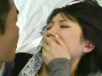 ご無沙汰だったので性的凌辱を受け入れ声を耐えながら感じる奥さん