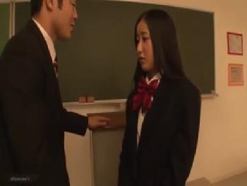 清純童顔の魅力的な女子校生が催眠術にかけられ肉食痴女になりおまんこへ直射精される