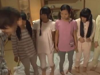 新しい職場で恋に落ちる可愛らしい熟女との官能的SEX!!