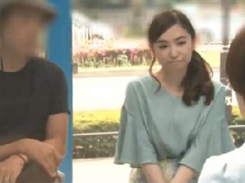 マッサージだと騙されて挿入される素人お姉さん