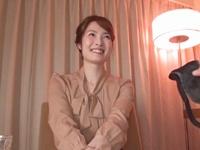 巨根中年男のハードピストンに全力アクメする不貞人妻