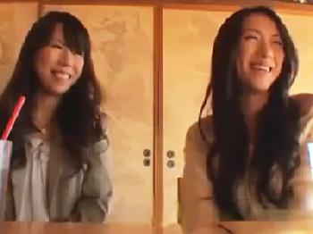 街中で捕まえた素人の綺麗な人妻二人との3Pプレイで精液タンク尽きる