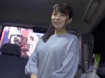 夕飯の買い物帰りのとても綺麗な若妻ナンパ→車内でサクッと射精するまで口内性交してくれた