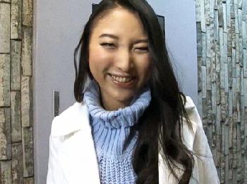 素人男性軍団のペニスを恥じらいナシの猥褻性技で次々発射させていく痴女お姉さん