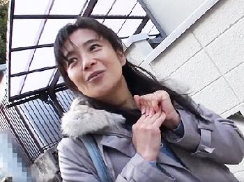 香山里枝子｜性的行為への欲求が過剰すぎる50代熟女人妻の満たされない性的欲求を解消する膣射性交