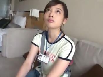 スリムでモデルの様な顔立ちの美女会社員と情熱的に絡み合う全力の性交