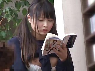 本屋で性的暴行された女子校生