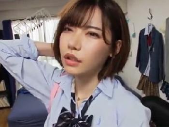 反抗期な生意気女子校生にお仕置きフェラチオさせて顔面発射