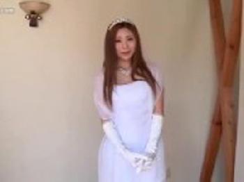 ティアラをしたお姫様のような女子を縄化粧して精液コーティング