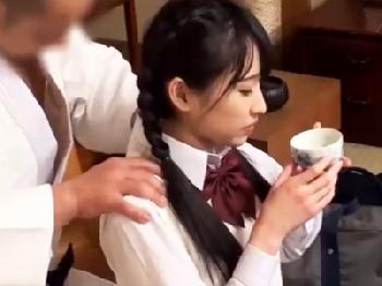 柔道顧問が興奮剤の入ったお茶を生徒に飲ませて膣内射精暴行する一部始終