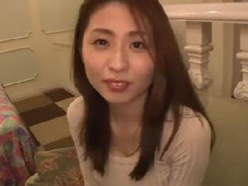 貧乳ベビーフェイス美少女たちのアナルと陰毛がないワレメを犯して中出し