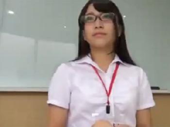 SOD宣伝部の眼鏡美女が会社命令で挿入されてまさかの膣内射精