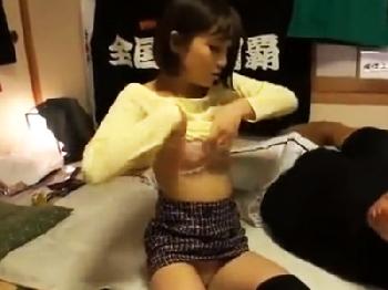 舌と舌を絡ませ甘く激しい交尾に没頭する美女