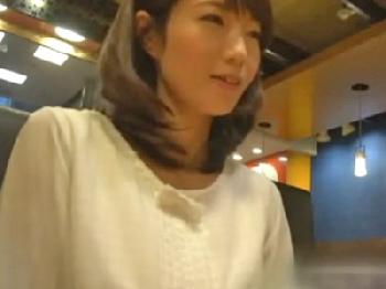 すぐに夫裏切る淫らな素人人妻に避妊具なしで挿入