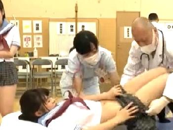 健康診断でパンツまで脱がされて膣内射精される巨乳女子校生