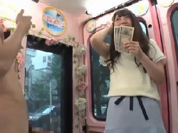 女子大生に先にお金を握らせて問答無用の挿入