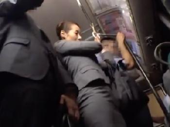 会社でも重役に付いている熟女会社員が痴漢されて数年ぶりに牝として目覚めた結果