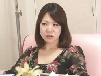 AV鑑賞しながらオナニーする素人お姉さん→目の前に現れたペニスを条件反射でフェラチオW