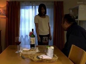 ワインソムリエの資格を持ち清楚な佇まいの綺麗な人妻が…
