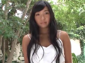 こんがりと日に焼けた褐色肌の美少女が野外での顔面射精挿入で恍惚絶頂