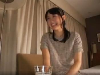 媚薬が効きすぎて便所オナニー→潮吹きまくる猥褻性行為する素人娘