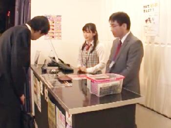 けいおん？部の女子校生たちがバスで集団痴漢!!そのまま中出し乱交に発展
