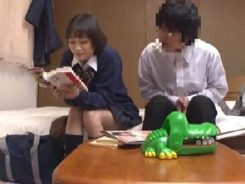 後輩に頼み込まれて性行為を了承→膣内で子種を爆射される女子校生先輩