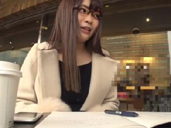 眼鏡の似合う素人お姉さんが初対面男に子宮へ直接射精されて絶頂アクメ