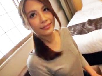 よっぽど溜まっていたのか大声で喘ぎながら他人棒でエクスタシーへ到達する綺麗な人妻