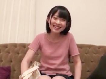 アイドル顔の黒髪女子大生とハメ撮り性交!!