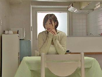 暇な団地妻が日常にスパイスを効かせるために不貞交尾