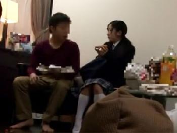 否応なしに性行為部屋に連れ込まれてしまった女子校生娘が強制挿入で悶絶